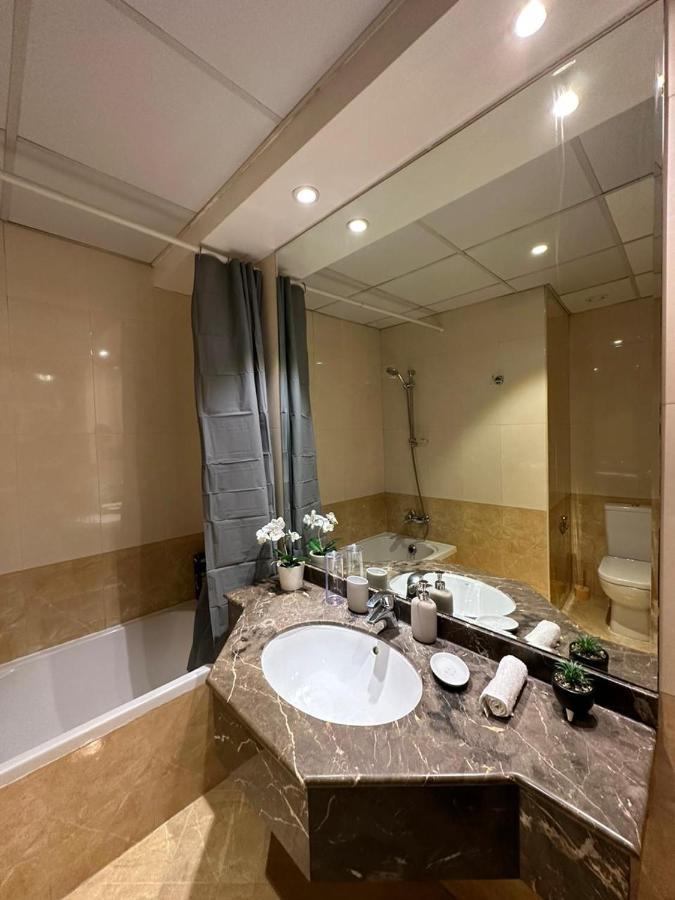 Step Into Serenity - Discover Modern Living In 1Br Apartment With Panoramic Views In Dubai Marina Near Jbr Walk, Beach And Bla Bla Club Екстер'єр фото