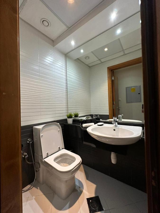 Step Into Serenity - Discover Modern Living In 1Br Apartment With Panoramic Views In Dubai Marina Near Jbr Walk, Beach And Bla Bla Club Екстер'єр фото